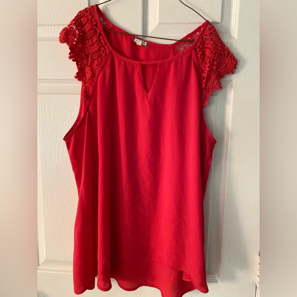 Women Eyeshadow Top. Size 2x. Has been used
